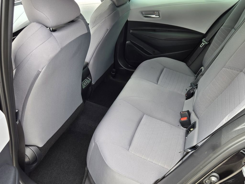 Used 2025 Toyota Corolla SE w/ SE Premium Package image 11