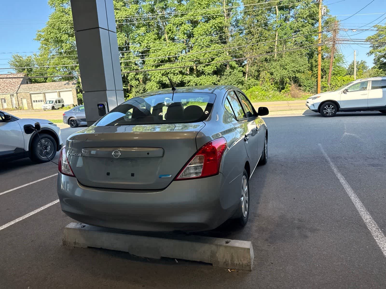 Used 2013 Nissan Versa S FWD image 9