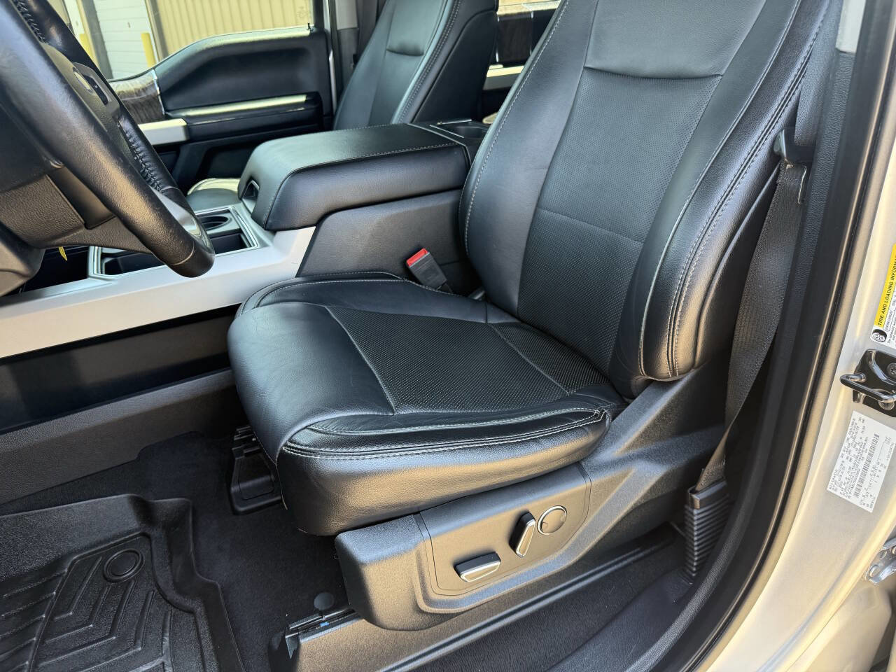 Used 2019 Ford F250 Lariat w/ Lariat Value Package image 38