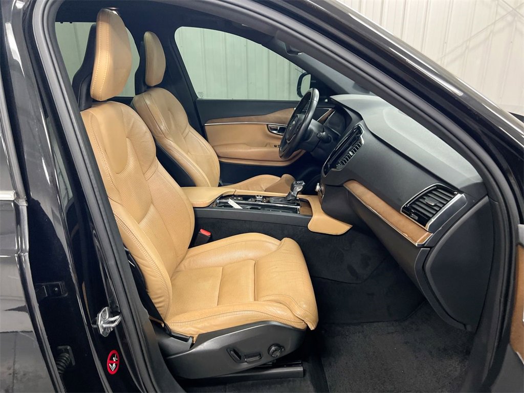 Used 2017 Volvo XC90 T6 Inscription w/ Vision Package image 22