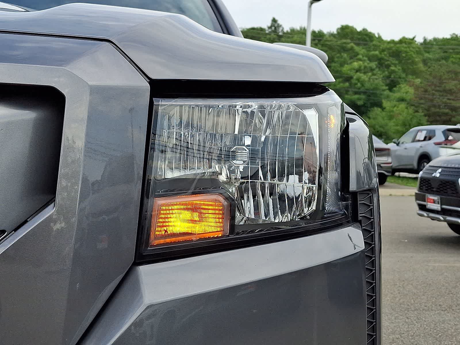 Used 2024 Nissan Frontier SV AWD/4WD image 10