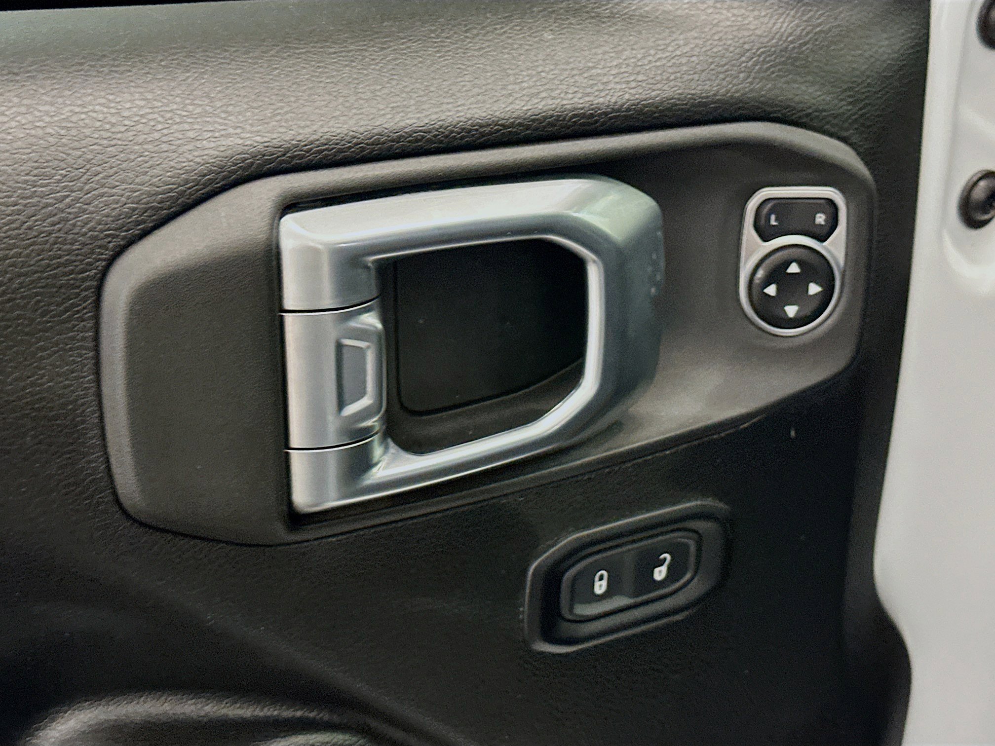 Used 2023 Jeep Wrangler Unlimited w/ Sun & Screen Package AWD/4WD image 15