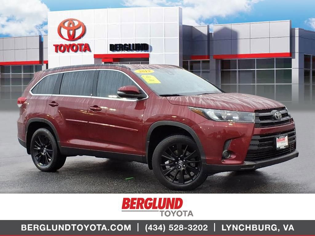 Used 2019 Toyota Highlander SE