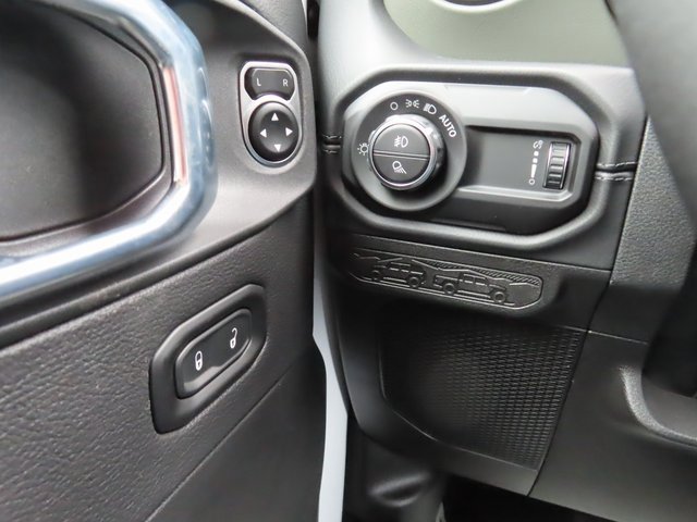 New 2026 Jeep Gladiator Mojave w/ Technology Group image 31