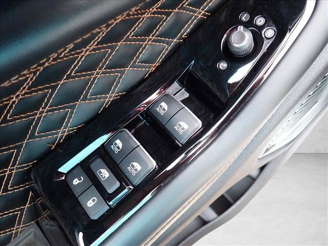 Used 2023 Jeep Grand Cherokee Summit w/ Advanced Protech Group IV AWD/4WD image 18