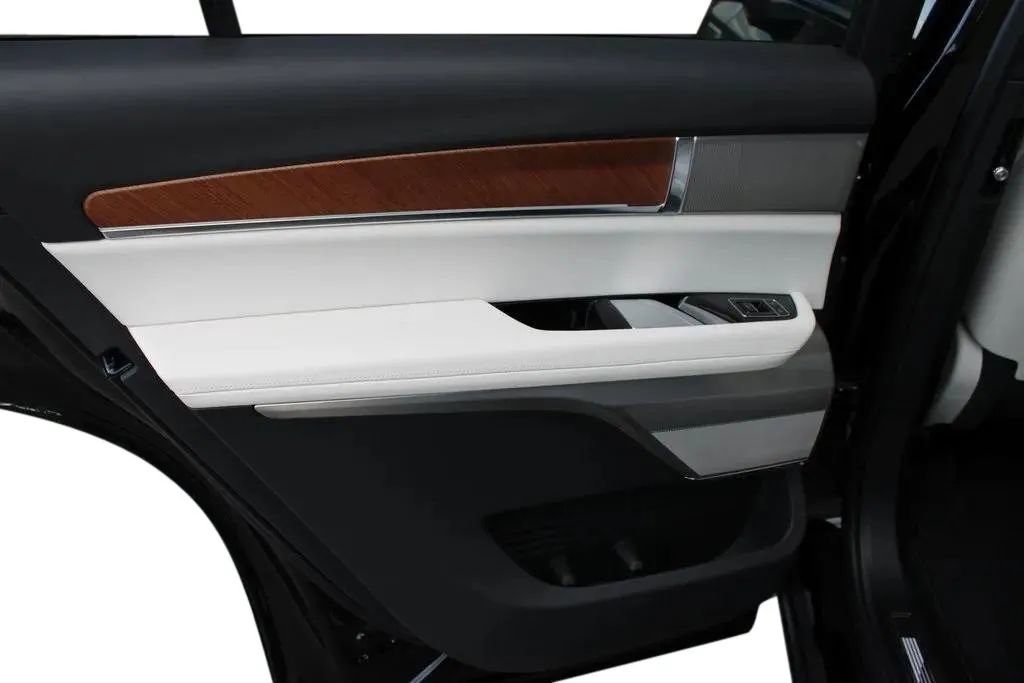 New 2026 Cadillac Vistiq Luxury image 28