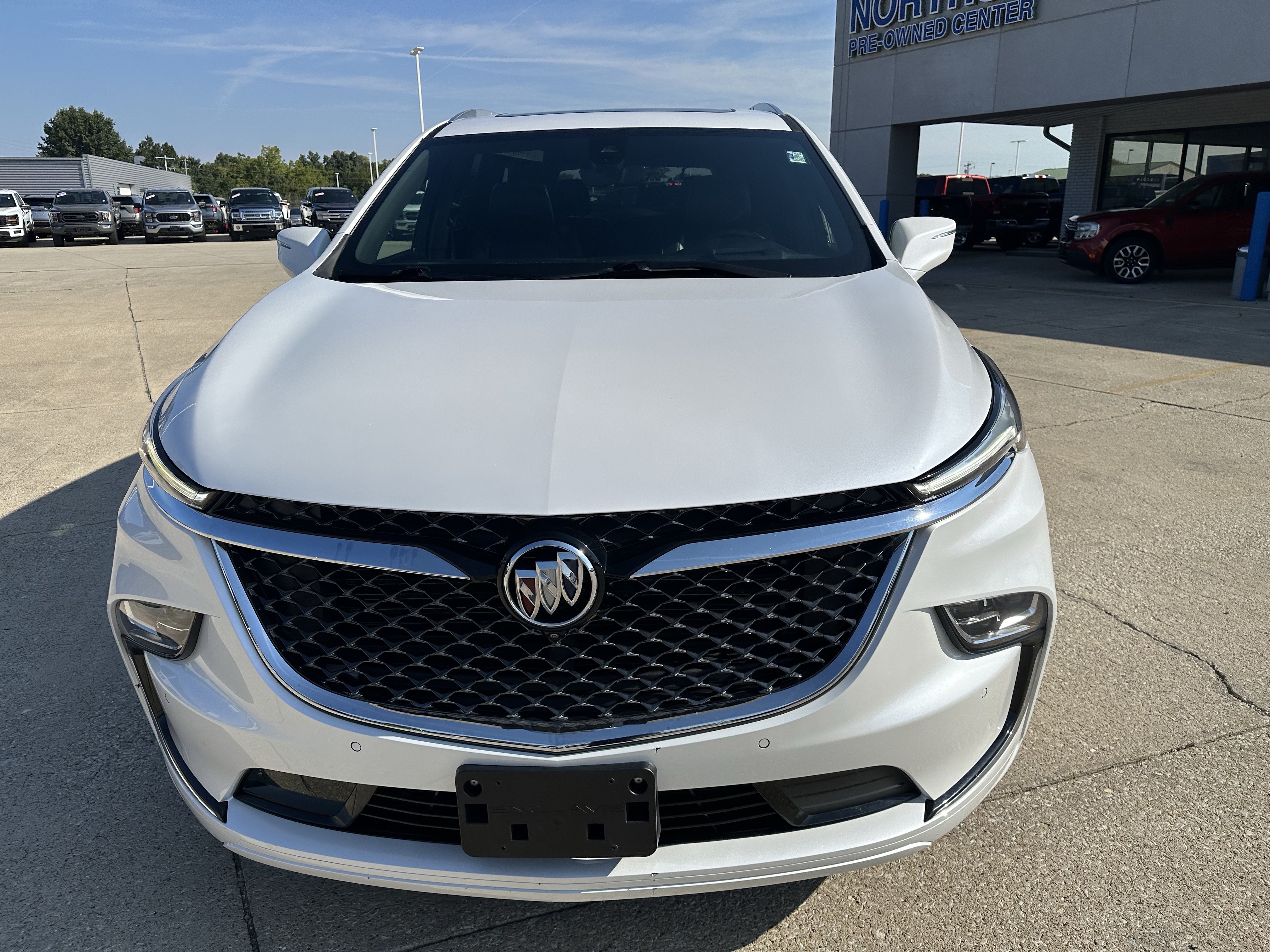 Used 2023 Buick Enclave Avenir w/ Avenir Technology Package AWD/4WD image 19