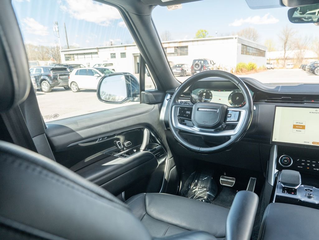 Certified 2023 Land Rover Range Rover Long Wheelbase SE AWD/4WD image 19
