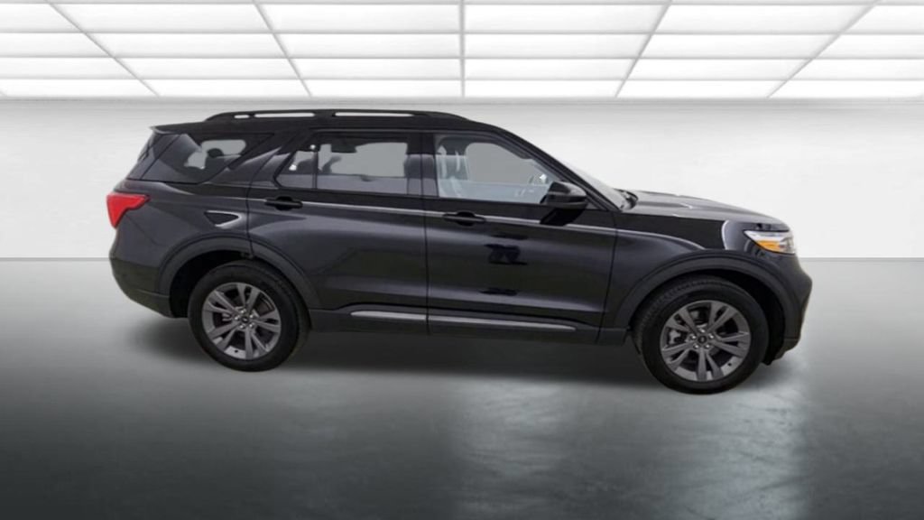 New 2024 Ford Explorer XLT w/ Equipment Group 202A AWD/4WD image 9