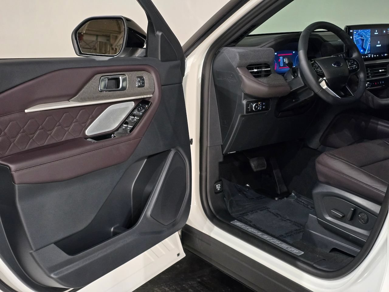 New 2026 Ford Explorer Platinum w/ LUX Leather Package AWD/4WD image 17