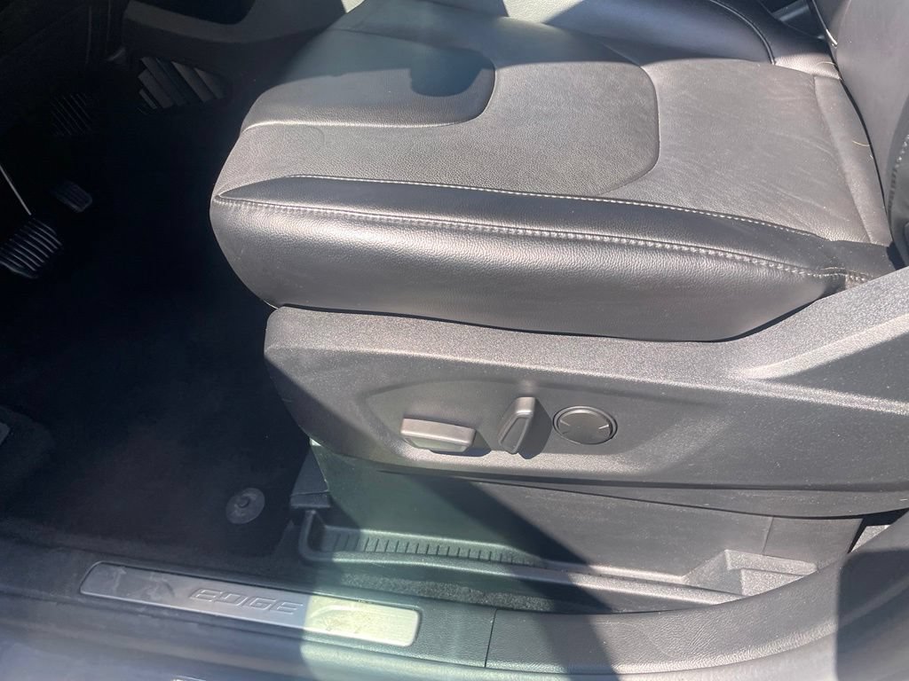 Used 2021 Ford Edge Titanium AWD/4WD image 10