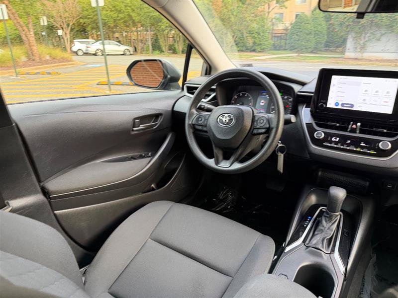 Used 2025 Toyota Corolla LE FWD image 25