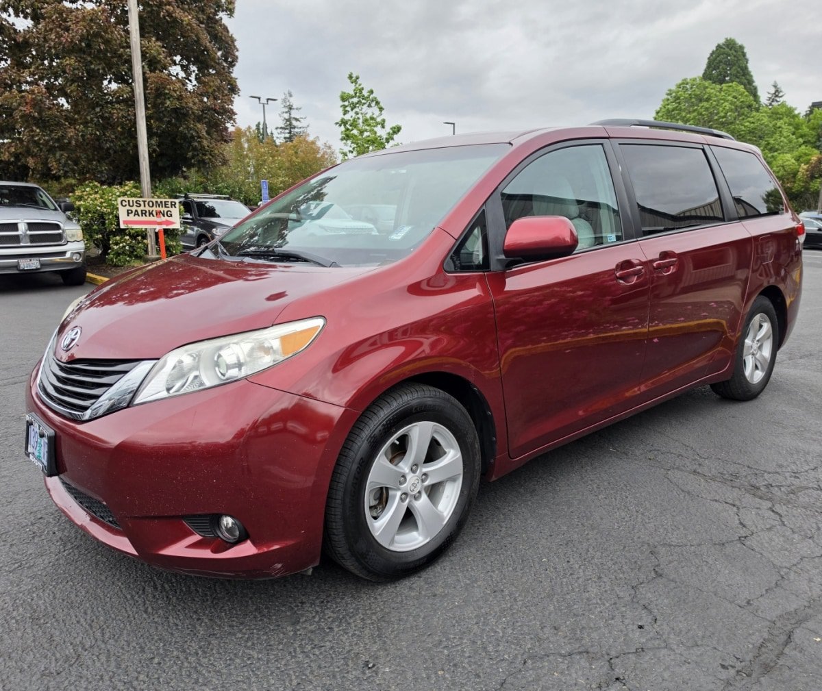 Used 2011 Toyota Sienna LE FWD image 4