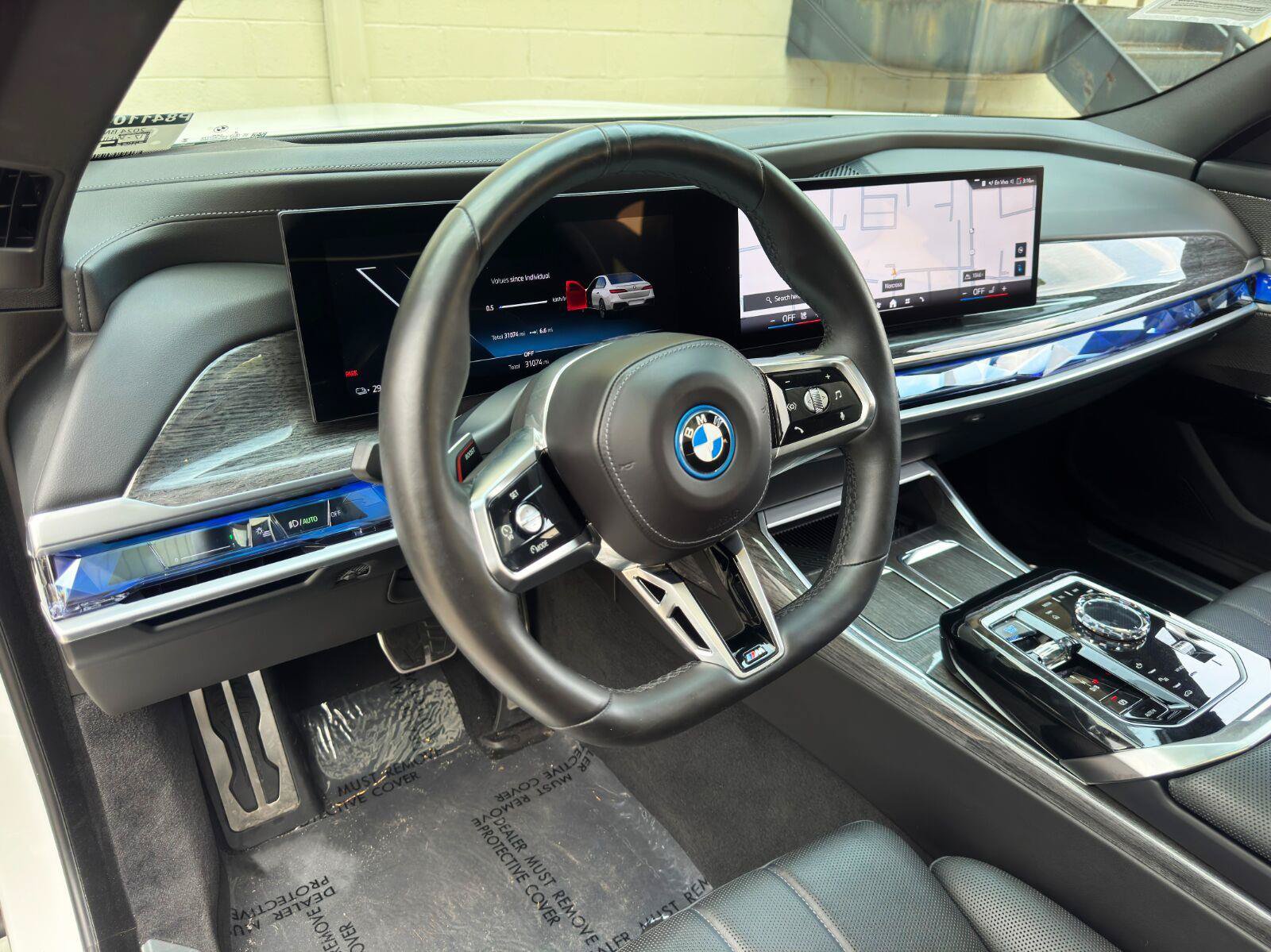Used 2024 BMW i7 xDrive60 w/ Premium Package AWD/4WD image 12