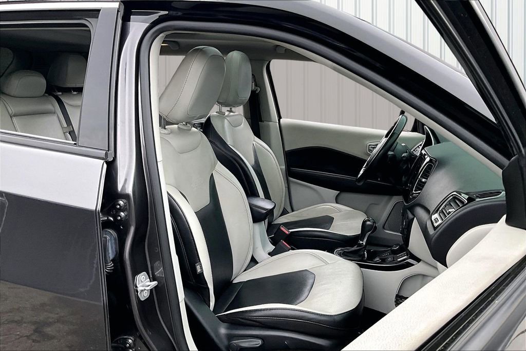 Used 2021 Jeep Compass Limited w/ Sun and Sound Group image 29
