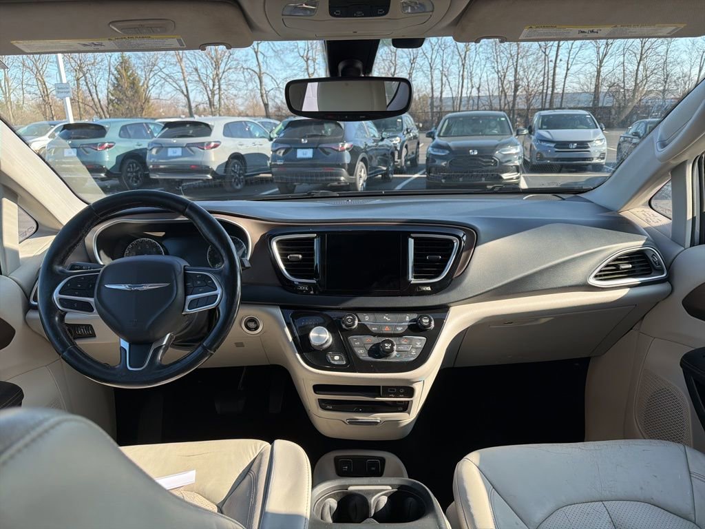 Used 2018 Chrysler Pacifica Touring-L Plus w/ Tire & Wheel Group image 11