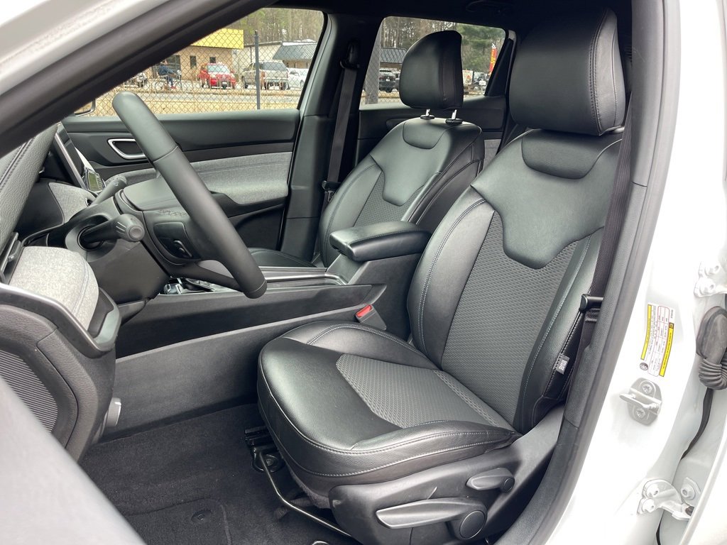 Used 2024 Jeep Compass Latitude image 18