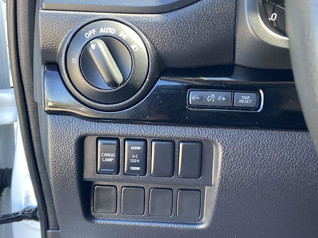 Used 2024 Nissan Titan SV w/ SV Convenience Package AWD/4WD image 20