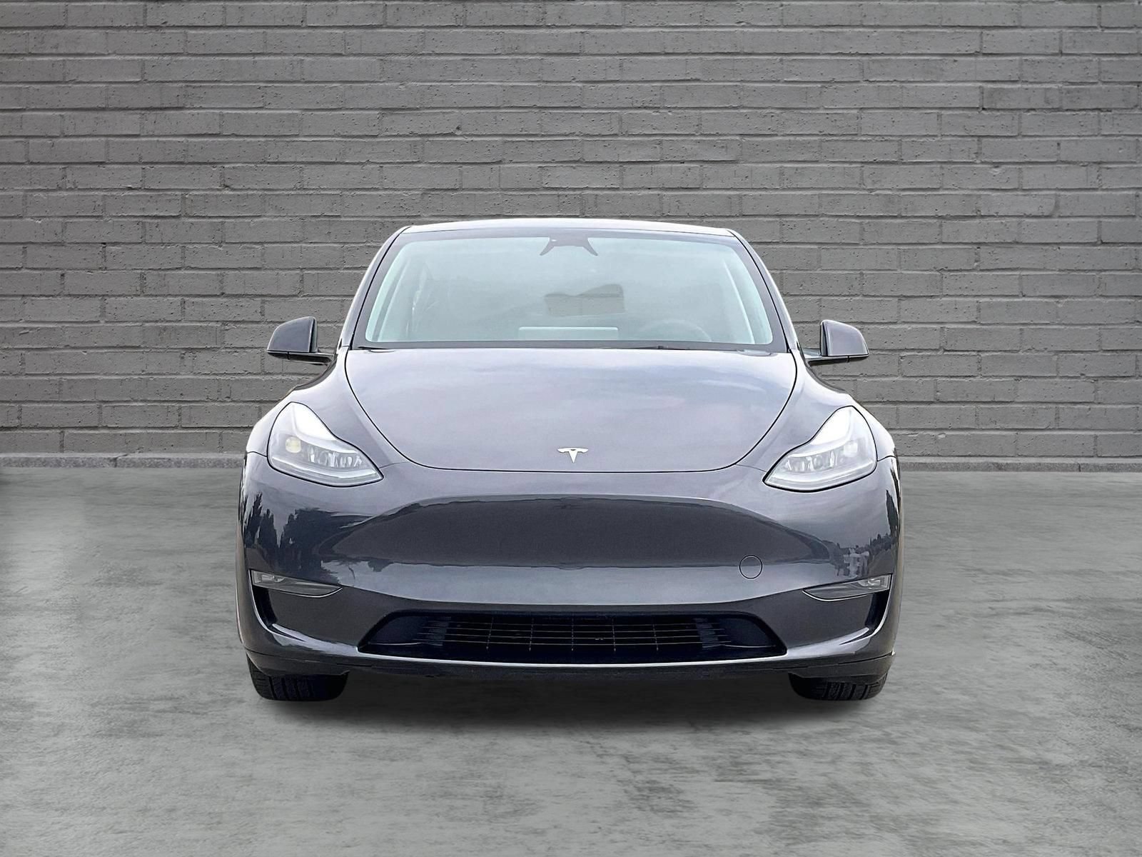 Used 2024 Tesla Model Y Long Range AWD/4WD image 2