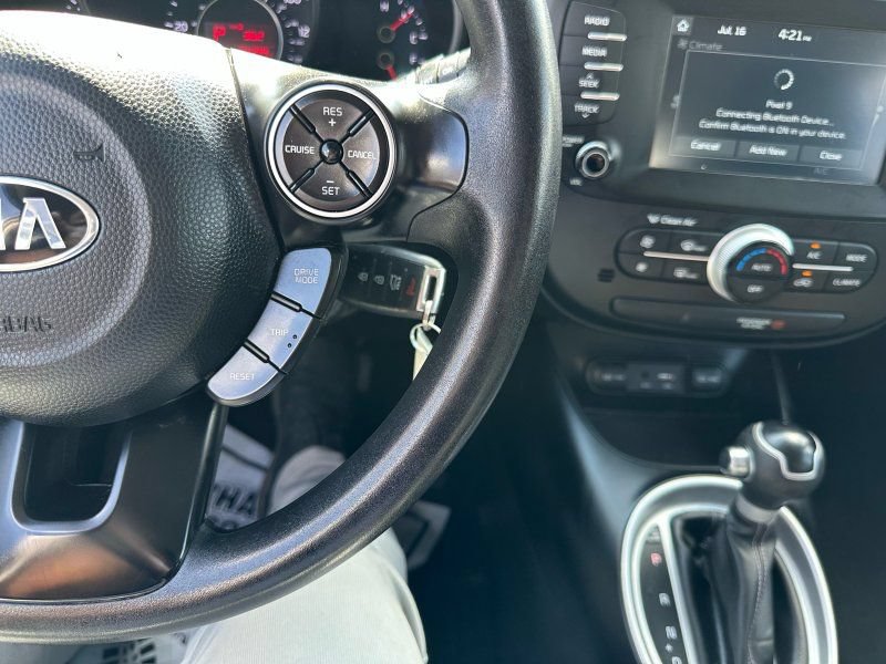 Used 2018 Kia Soul + FWD image 17