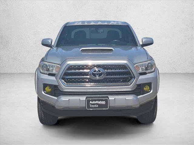 Used 2017 Toyota Tacoma TRD Sport RWD image 2