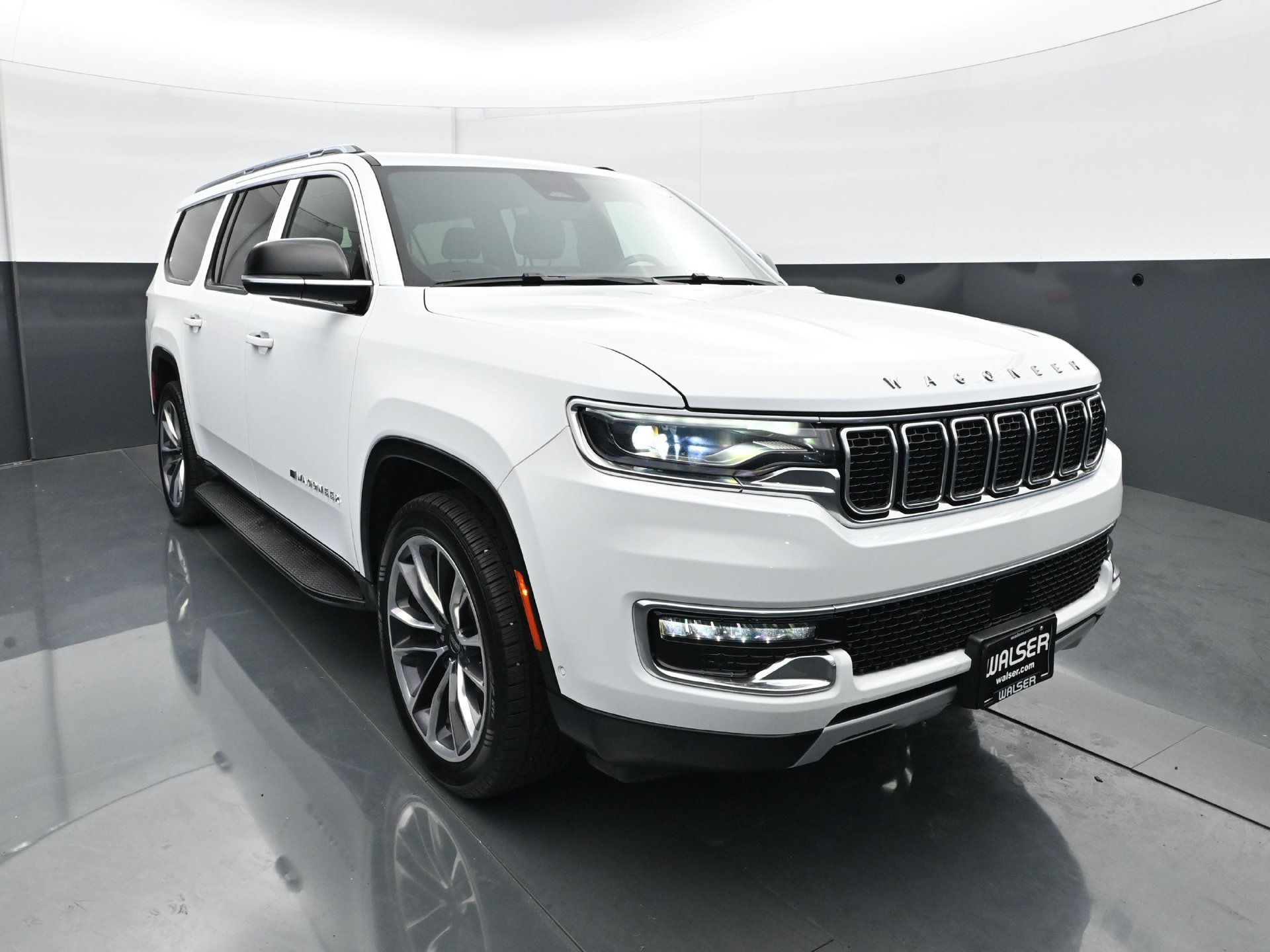 Used 2023 Jeep Wagoneer L Series II w/ Premium Group I AWD/4WD image 11