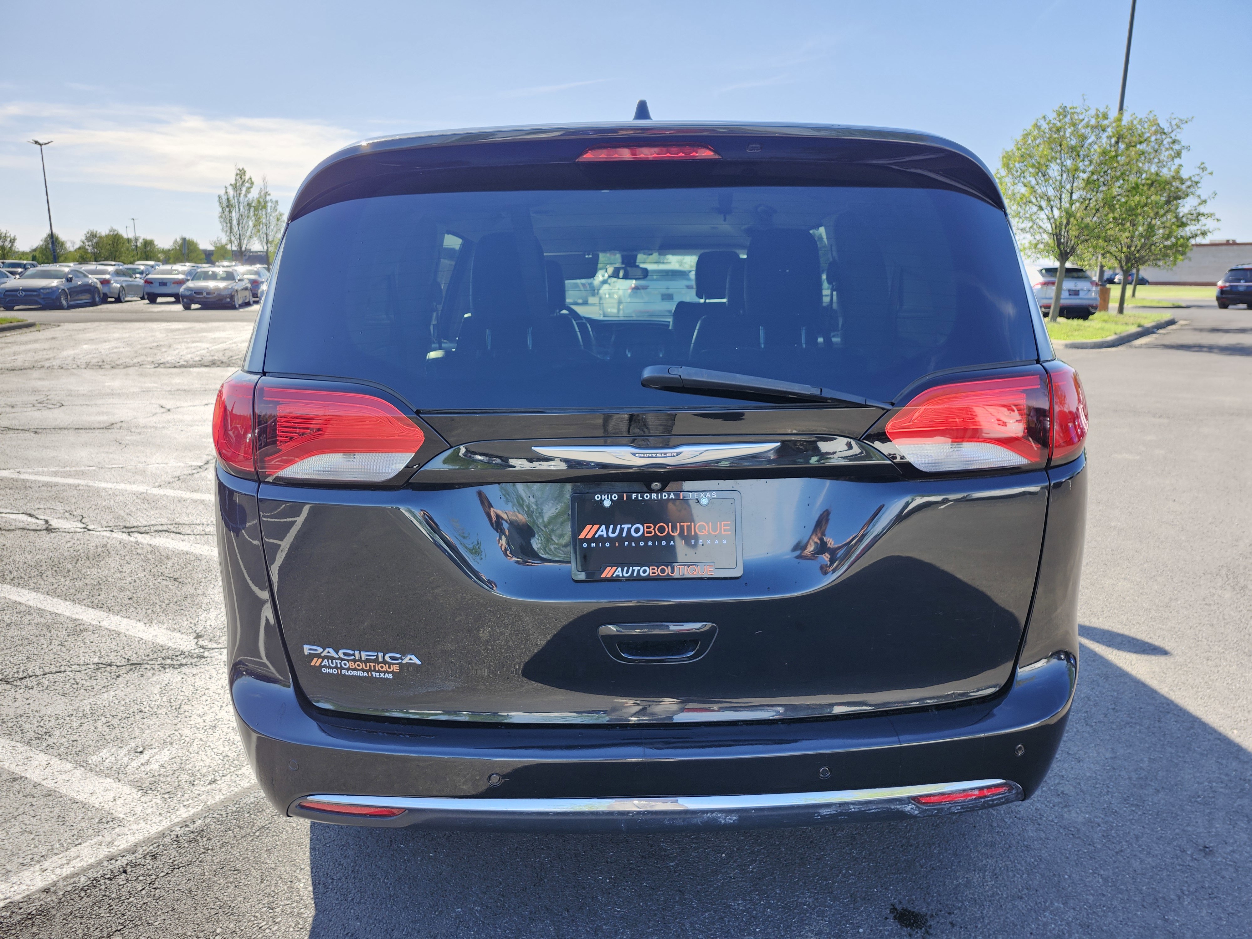 Used 2017 Chrysler Pacifica Touring-L image 14