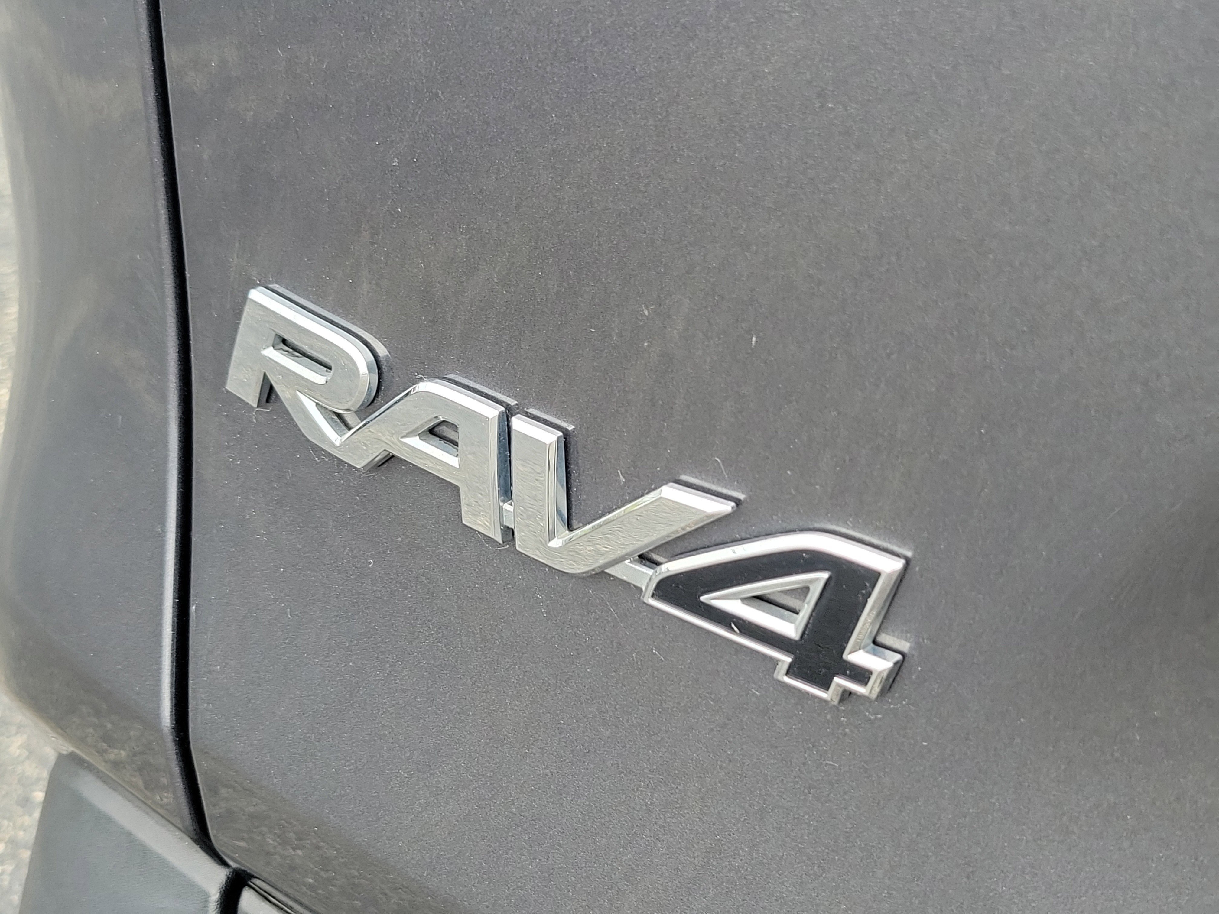 Used 2022 Toyota RAV4 LE image 7