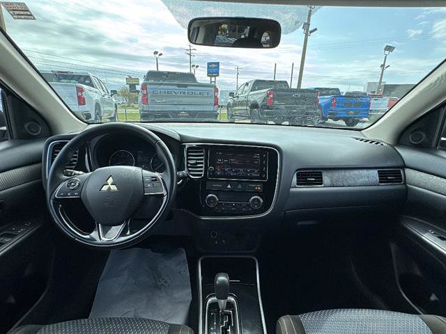 Used 2018 Mitsubishi Outlander SE image 16