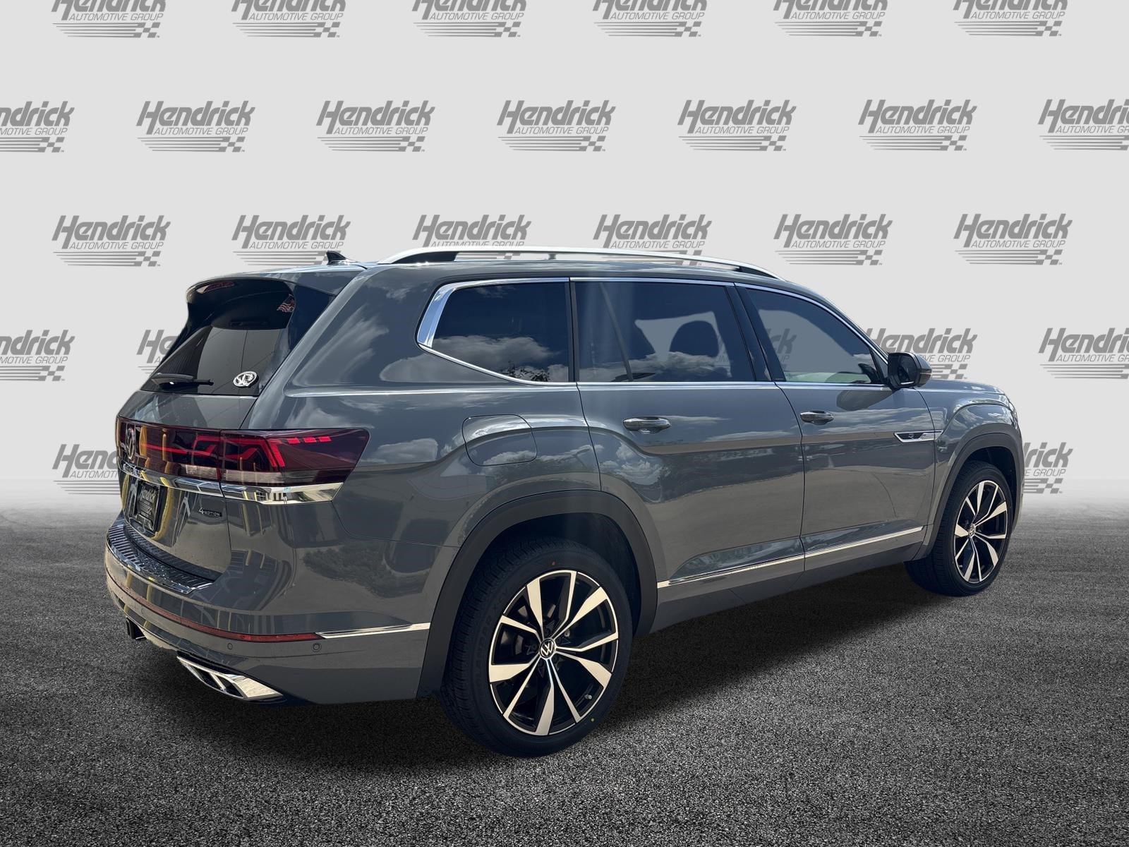 Used 2025 Volkswagen Atlas SEL Premium R-Line AWD/4WD image 10