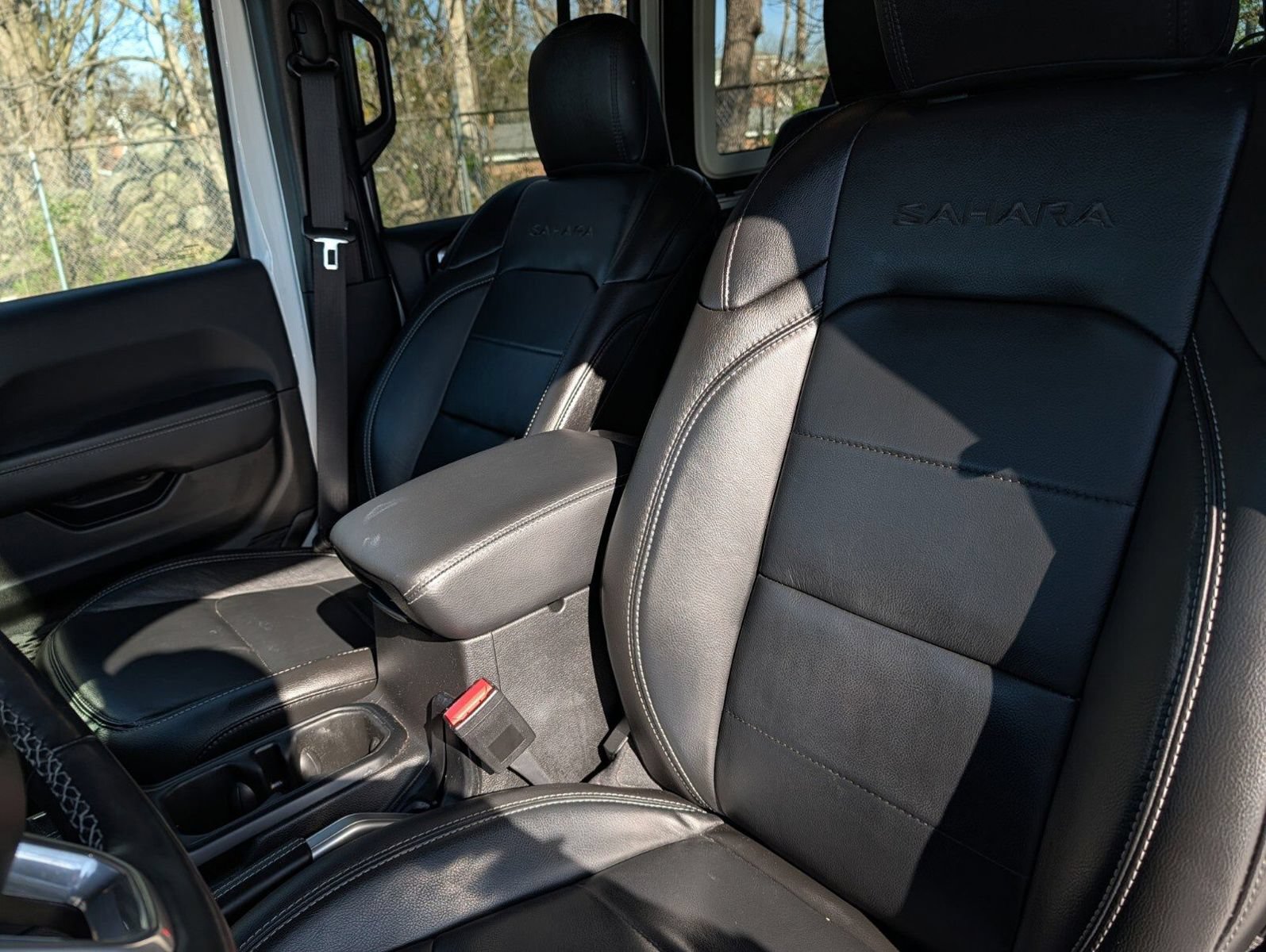 Used 2022 Jeep Wrangler Unlimited Sahara w/ Cold Weather Group AWD/4WD image 18
