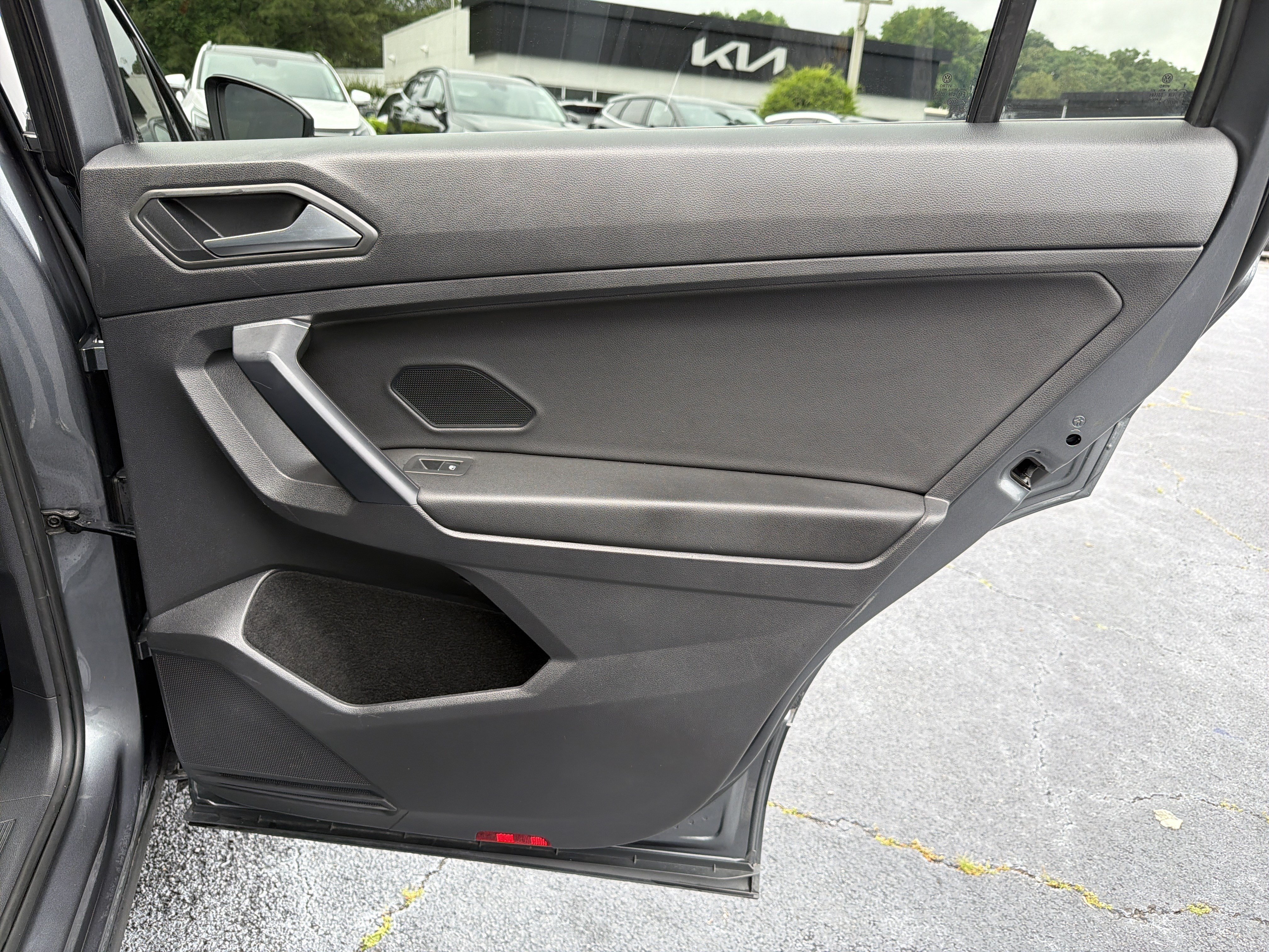 Used 2021 Volkswagen Tiguan SE FWD image 14
