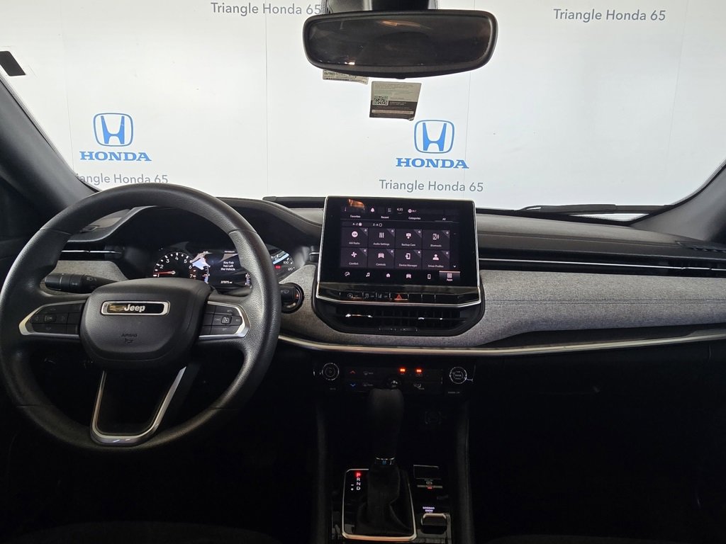 Used 2024 Jeep Compass Sport image 6