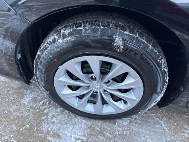 Used 2017 Toyota Camry LE image 12