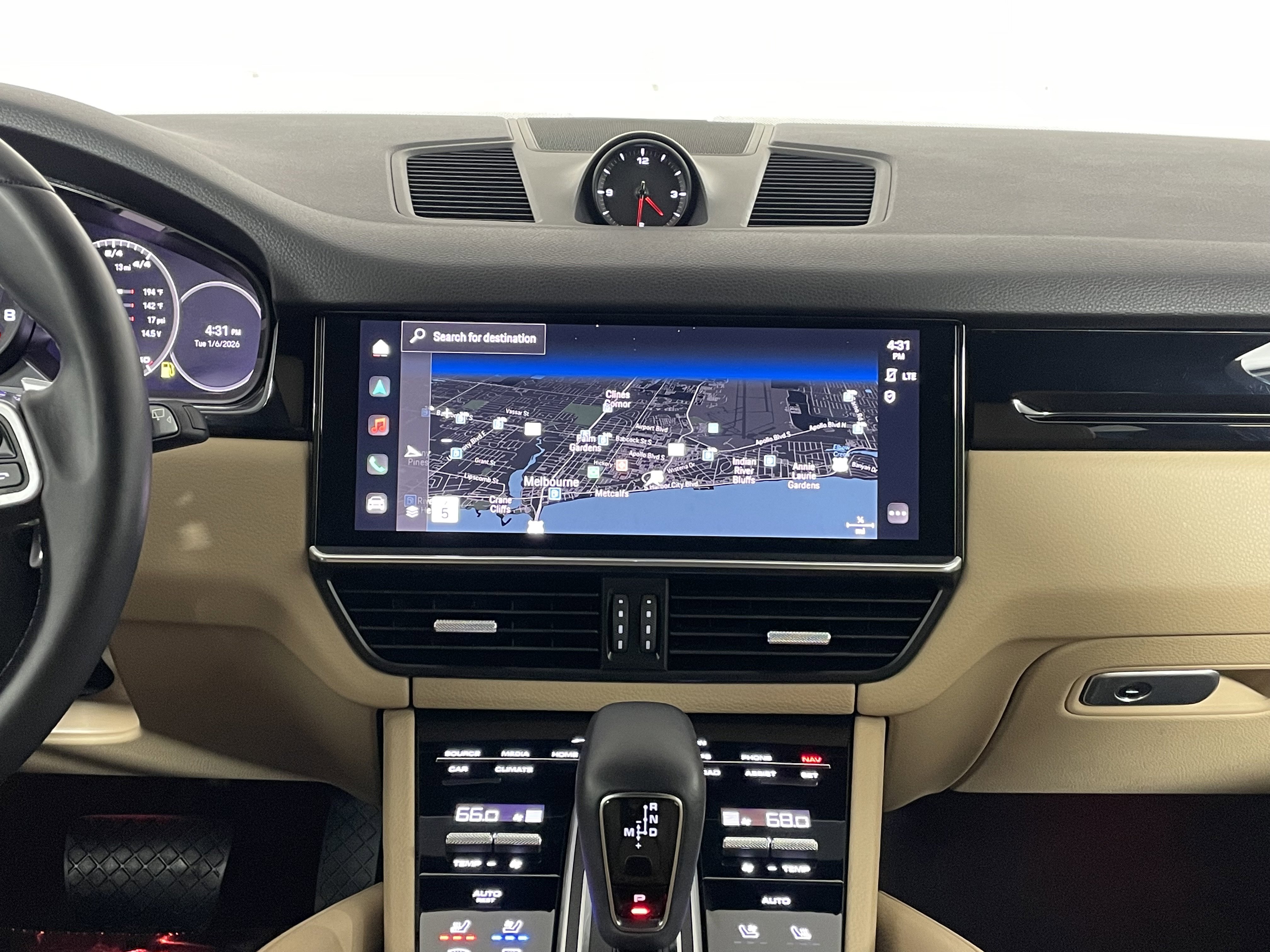 Used 2023 Porsche Cayenne image 19