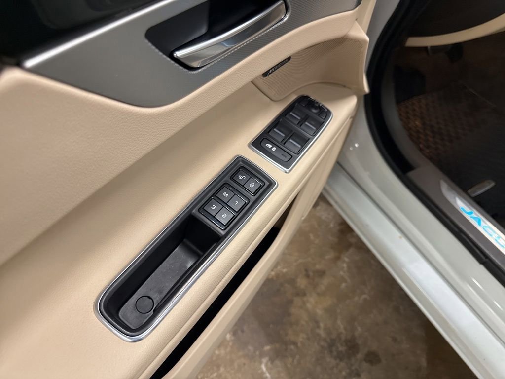 Used 2020 Jaguar XF Premium image 11