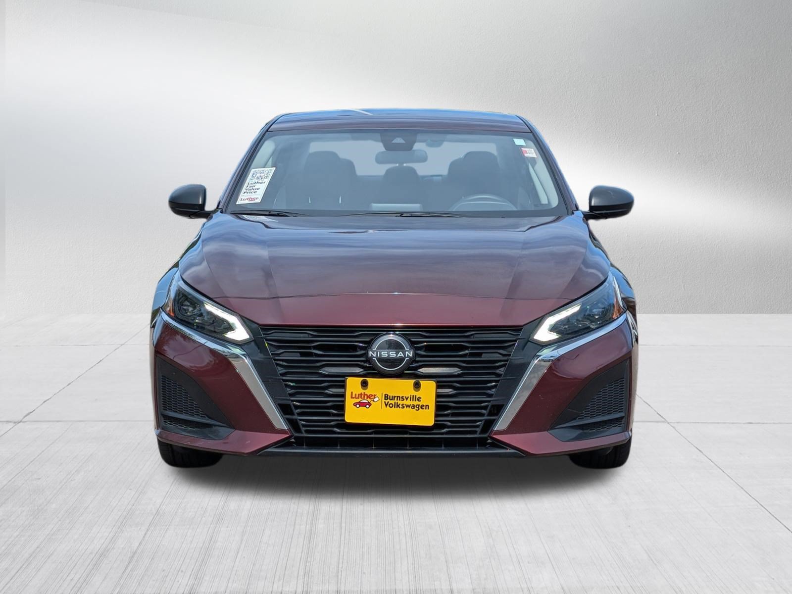 Used 2024 Nissan Altima 2.5 SV FWD image 2