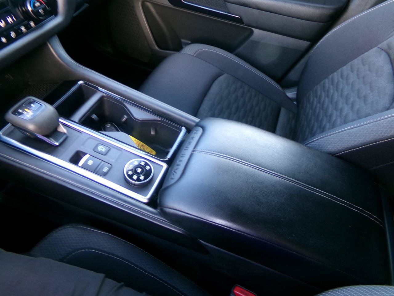 Used 2024 Nissan Pathfinder SV AWD/4WD image 32