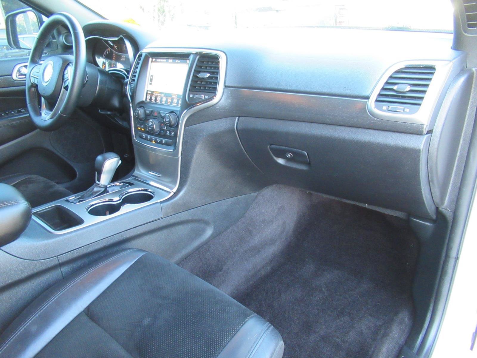 Used 2018 Jeep Grand Cherokee Altitude RWD image 11