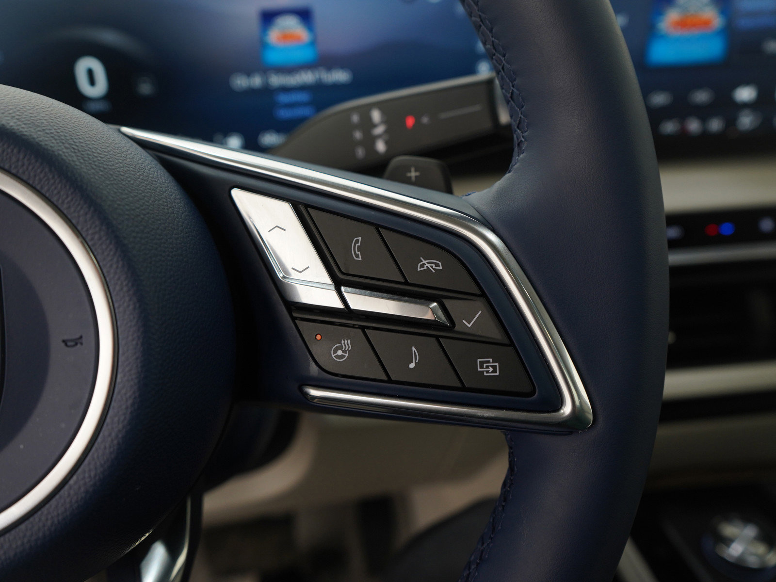 Used 2025 Buick Enclave Avenir image 30