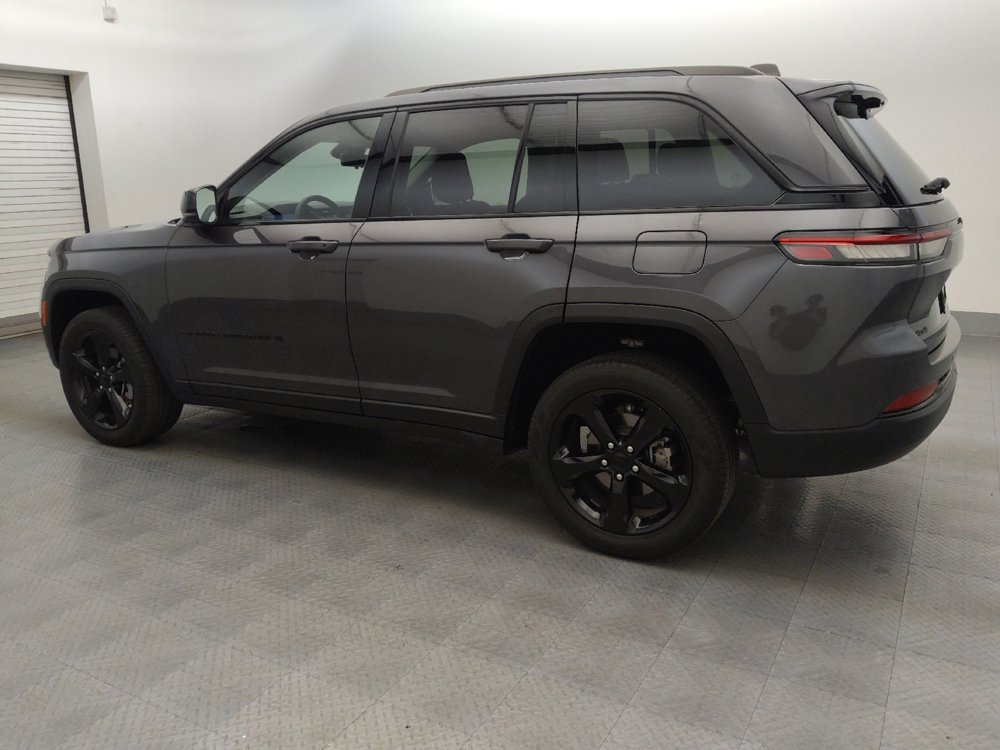 Used 2023 Jeep Grand Cherokee Limited w/ Luxury Tech Group II AWD/4WD image 3