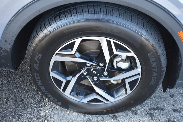 Certified 2025 Kia Sportage LX image 12