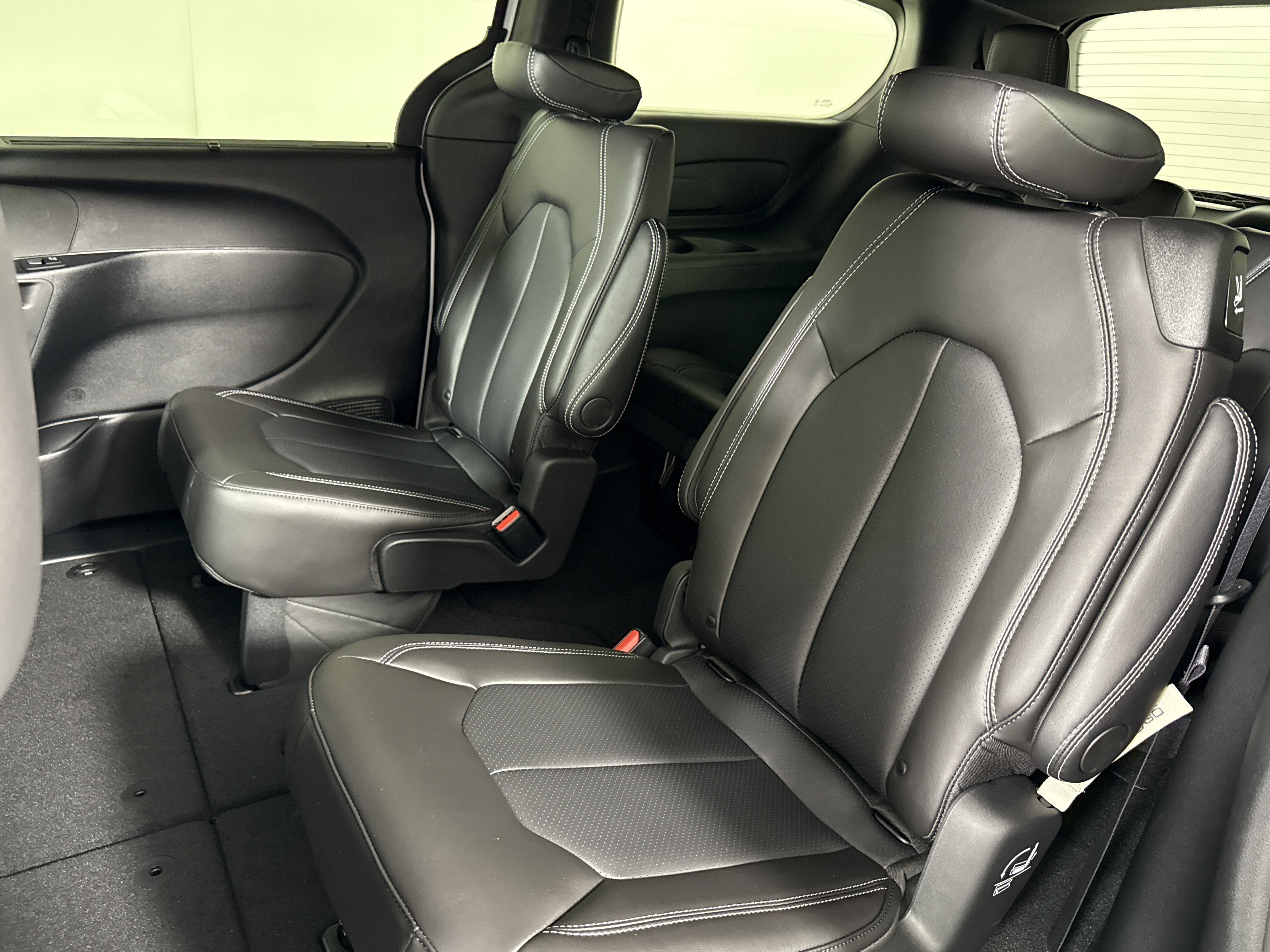 New 2026 Chrysler Voyager LX FWD image 13