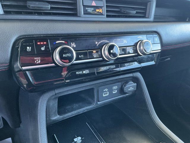 Used 2025 Honda Pilot Black Edition image 26