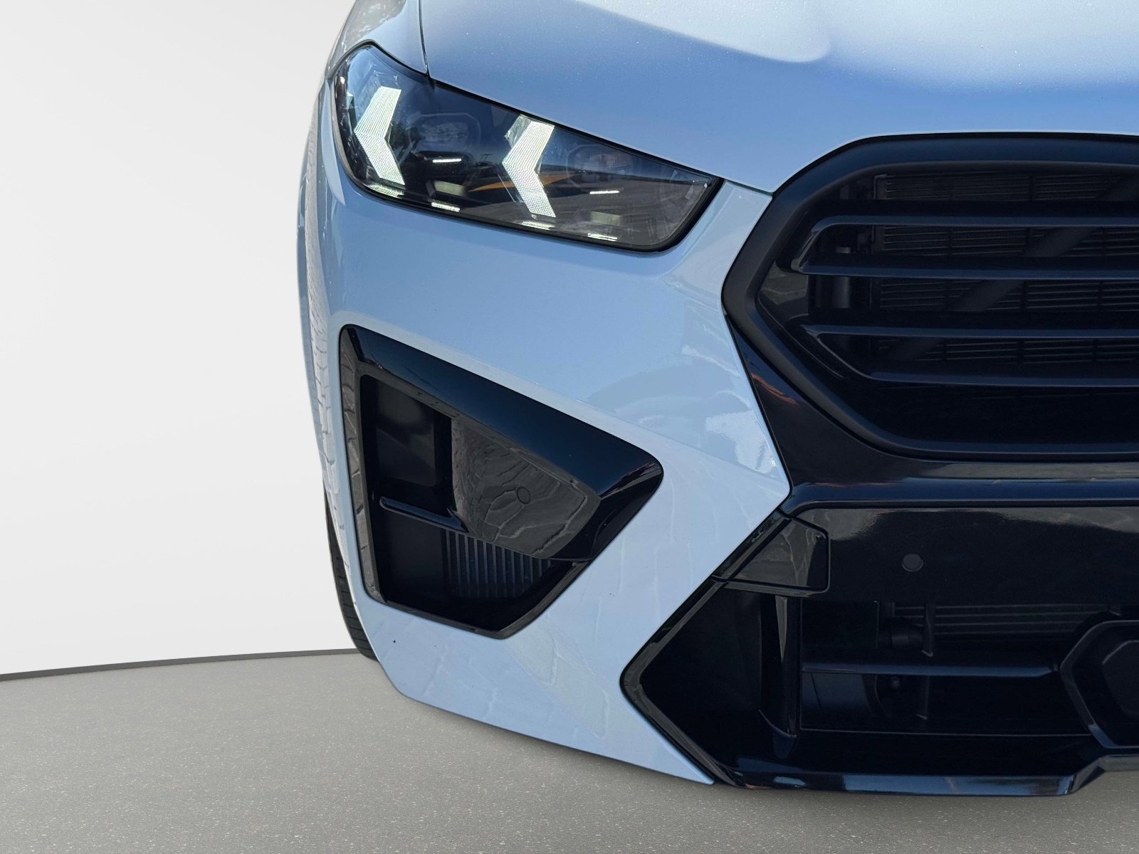 Used 2025 BMW X5 M Competition w/ Executive Package image 9