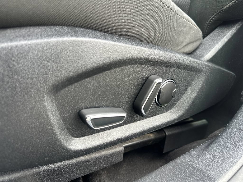 Used 2020 Ford Fusion SE FWD image 9