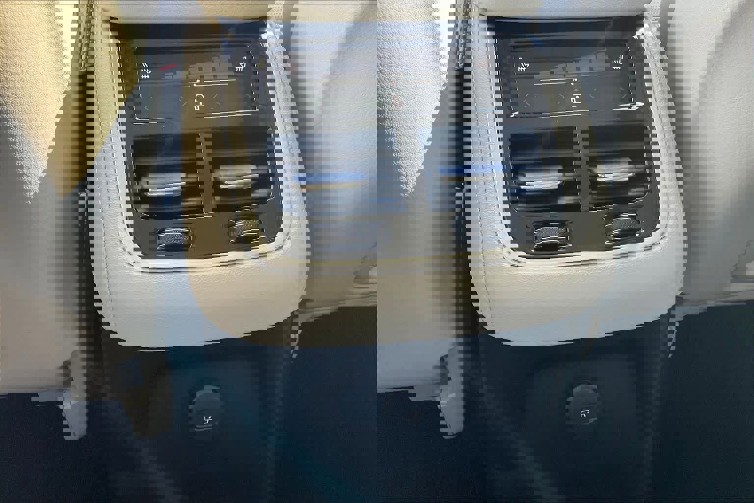 New 2026 Volvo XC90 T8 Ultra image 16