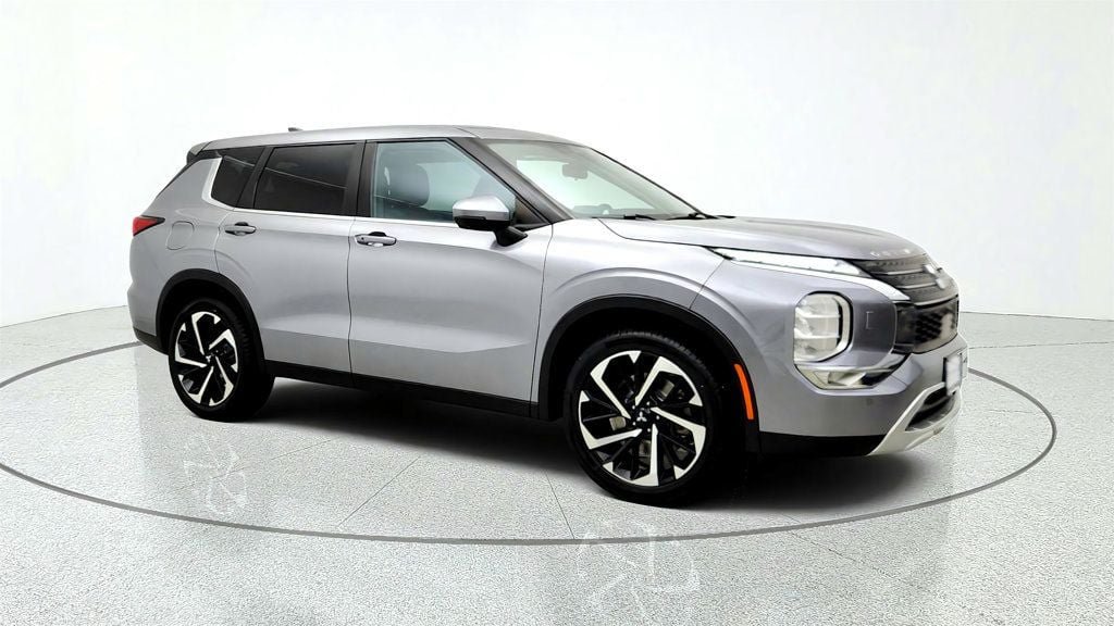 Used 2022 Mitsubishi Outlander SE AWD/4WD image 3