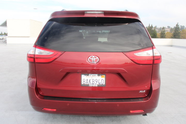 Used 2017 Toyota Sienna XLE Premium FWD image 4
