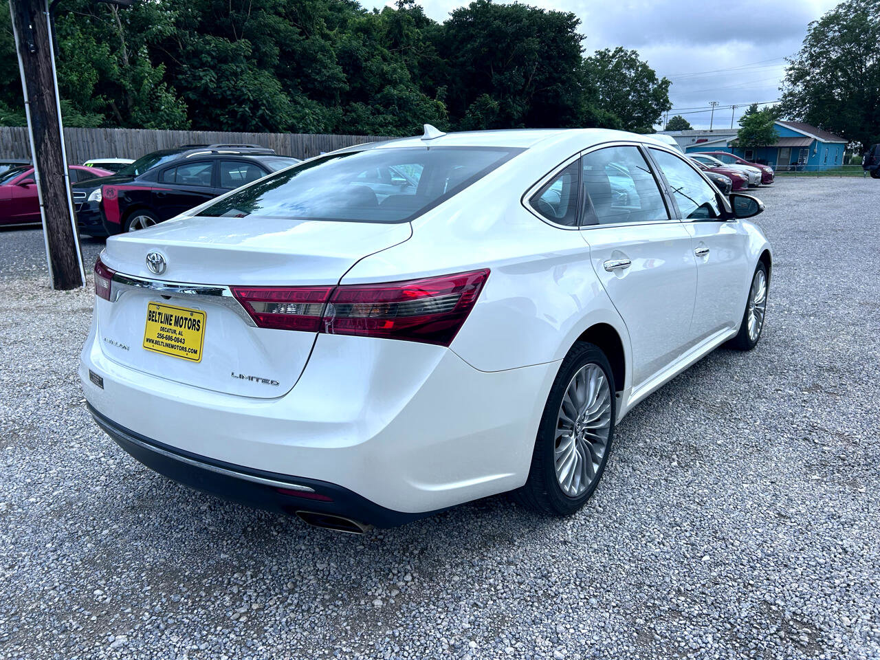Used 2018 Toyota Avalon Limited image 2